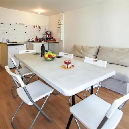 Amazing In With Kitchen Apartment *