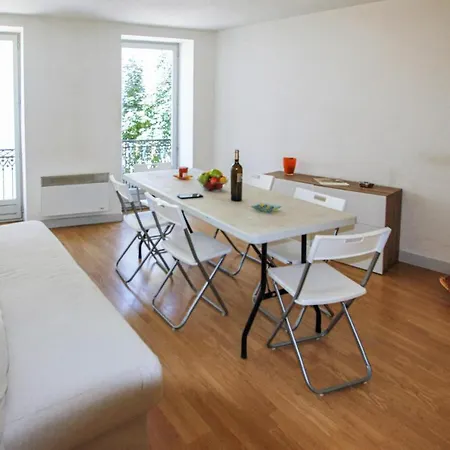 Apartment Amazing In With Kitchen Seyne